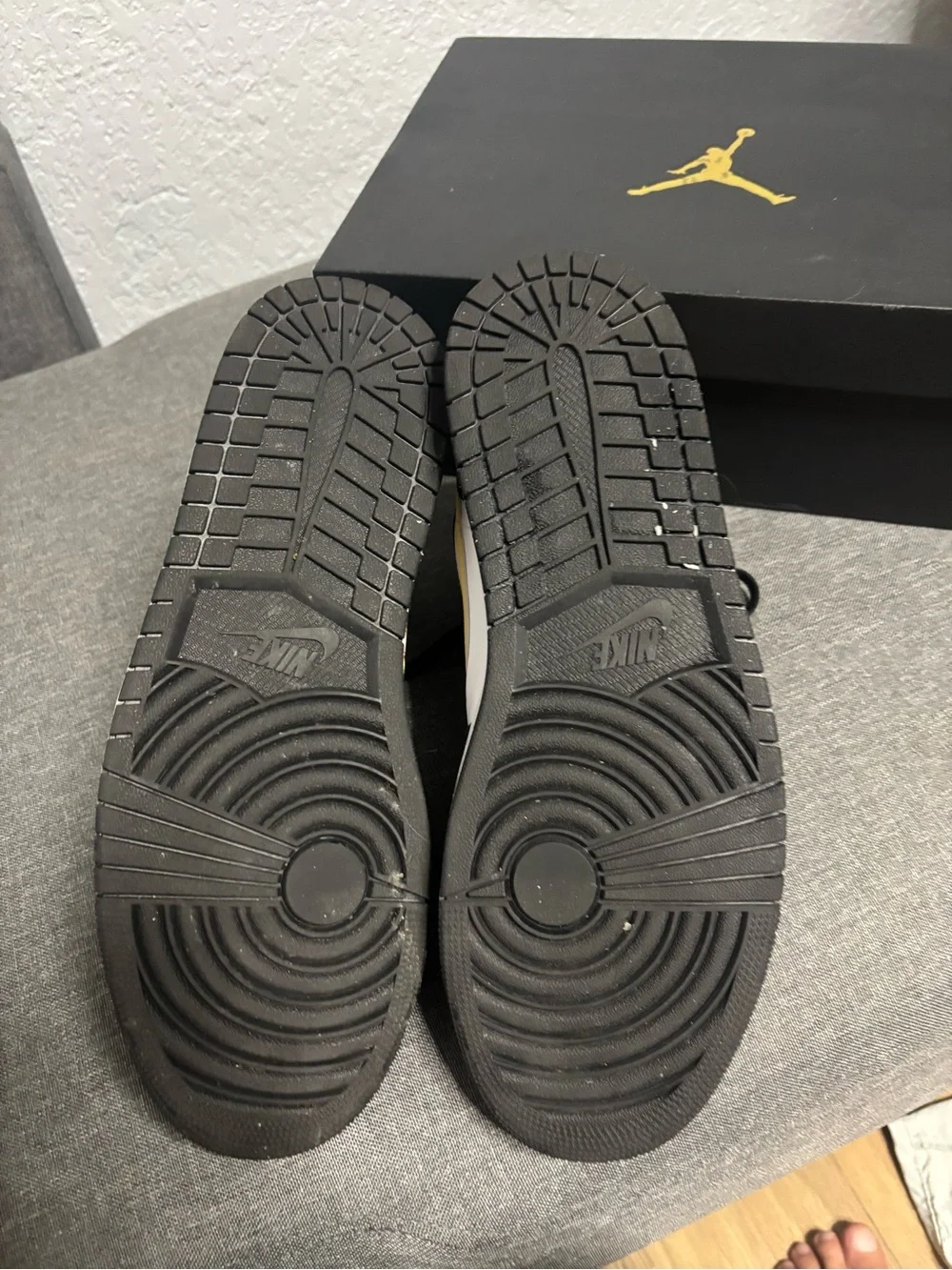 Air Jordan Mids “Pollen Sneakers